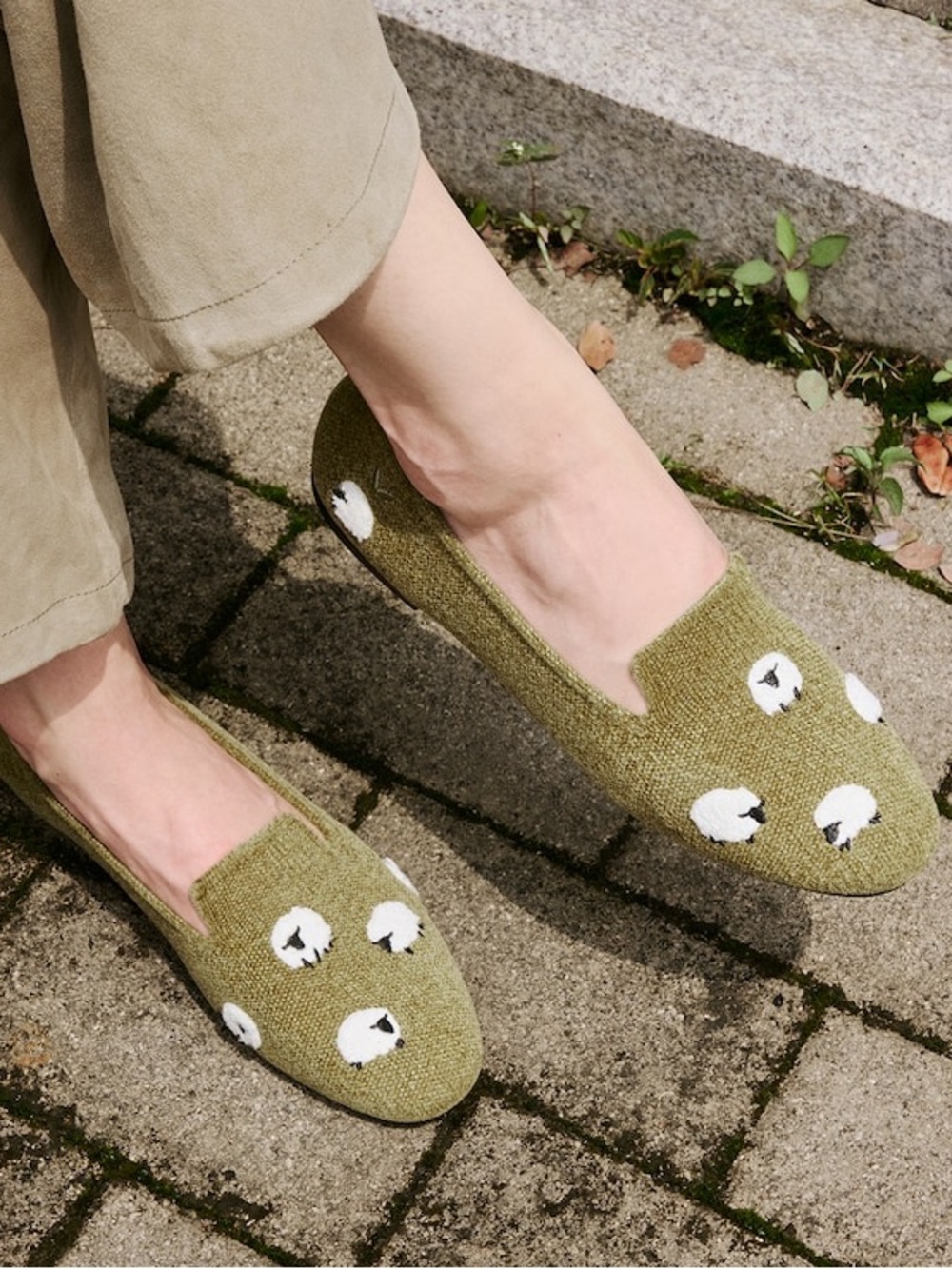 NEW Vivaia Audrey Round Toe Embroidered Loafer Olive Drab Blacknose Sheep Size 8 - Picture 2 of 12